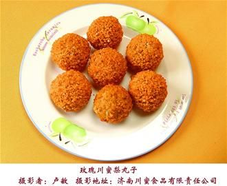 川蜜梨丸子采用本地的大青梨为主要原料,以平阴特产的玫魂花制成的糖