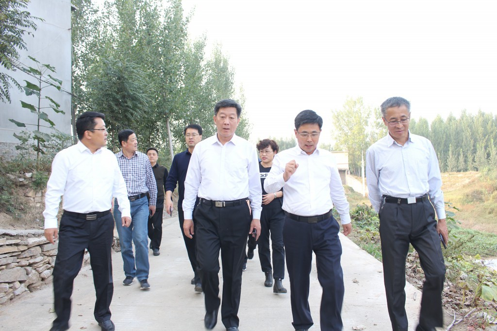 10月13日,县委副书记,县长王秀成带队调研水库安全和开展巡河工作.